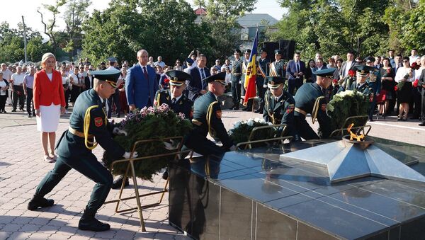 Igor Dodon a participat la ceremonia solemnă dedicată aniversării a 75-a de la eliberarea orașului Comrat de sub ocupația fascistă - Sputnik Moldova