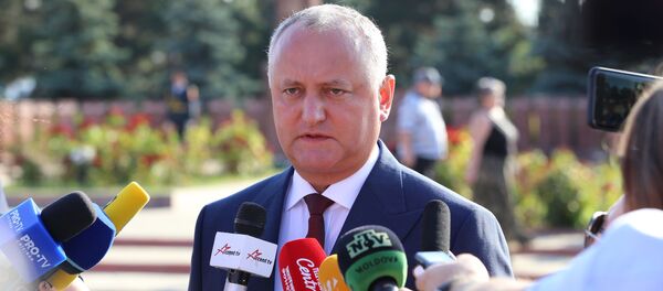 Депутаты молдавского парламента возложили цветы к Вечному огню Депутаты молдавского парламента возложили цветы к Вечному огню - Sputnik Молдова