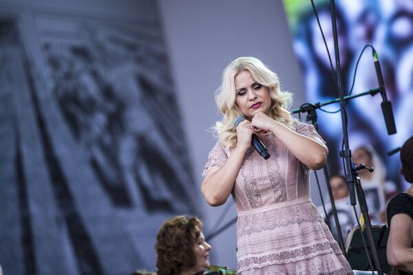 Нелли Чобану на концерте в честь 75-летия освобождения Молдовы от фашизма - Sputnik Молдова