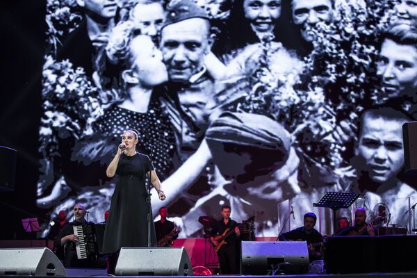 Елена Ваенга на концерте в честь 75-летия освобождения Молдовы от фашизма - Sputnik Молдова