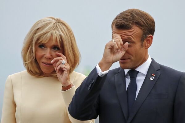 Президент Франции Эммануэль Макрон и его супруга Брижит. - Sputnik Молдова