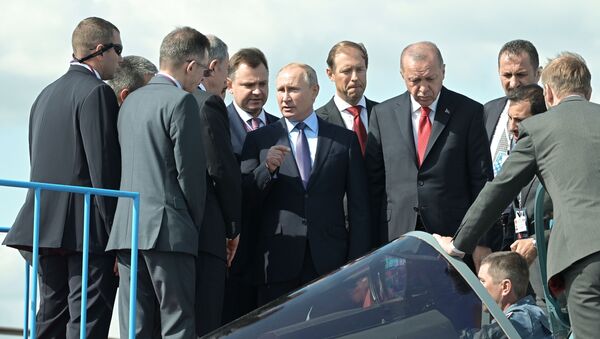 Встреча президента РФ В. Путина с президентом Турции Р. Т. Эрдоганом на авиасалоне МАКС - Sputnik Молдова