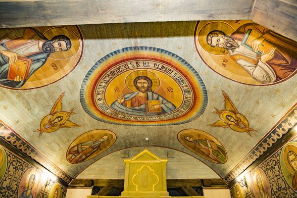Picturi impresionante în interiorul bisericii. - Sputnik Moldova