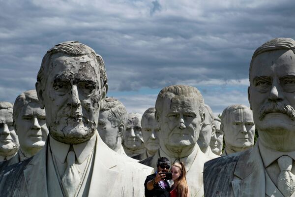 Бюсты бывших президентов США в Вильямсбурге - Sputnik Молдова