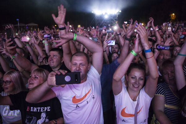 Зрители на концерте группировки Ленинград в Киишиневе - Sputnik Молдова