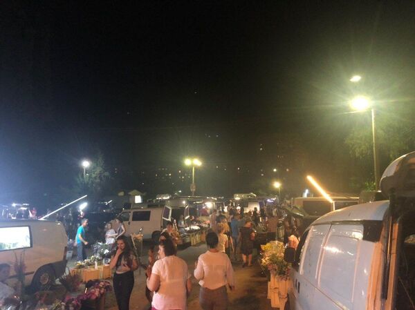 O mulțime de oameni și ambuteiaje în zona Pieței Basarabiei: Ce se întâmplă - Video  - Sputnik Moldova