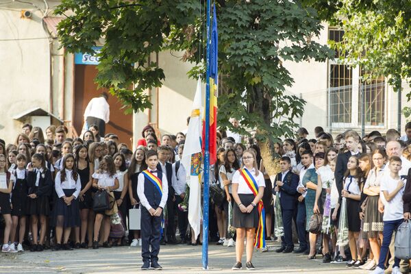 Primul clopoțel, la Liceul Teoretic Principesa Natalia Dadiani. - Sputnik Moldova