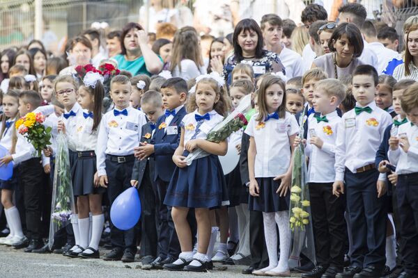 Careul organizat în prima zi de școală la Liceul Teoretic Principesa Natalia Dadiani. - Sputnik Moldova