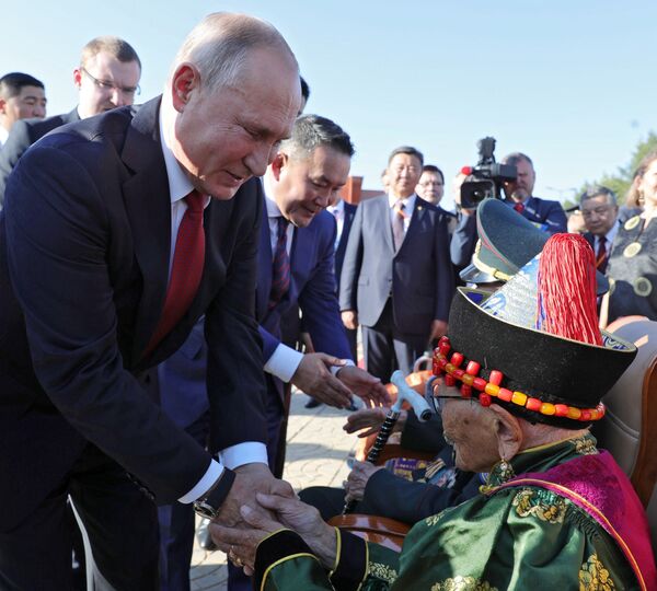 Președintele Rusiei, Vladimir Putin, și președintle Mongoliei, Khaltmaagiin Battulga - Sputnik Moldova