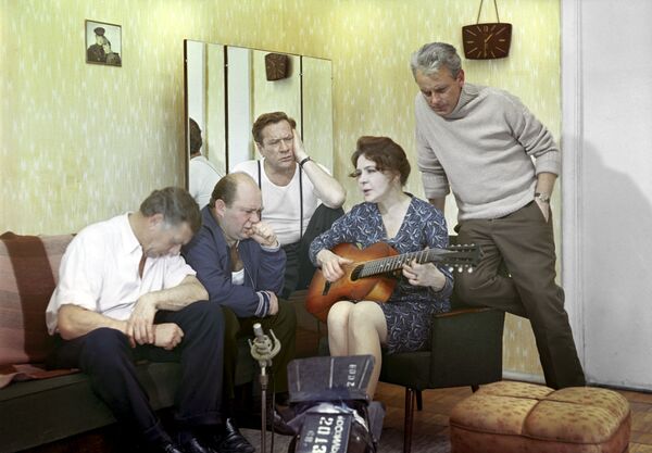 Знаменитая мать и бабушка известных актеров принимает поздравления с юбилеем Знаменитая мать и бабушка известных актеров принимает поздравления с юбилеем - Sputnik Молдова