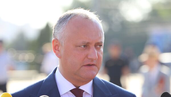 Депутаты молдавского парламента возложили цветы к Вечному огню - Sputnik Молдова