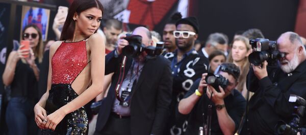 Актриса Зендая на премьере фильма премьеру Человек-паук: Вдали от дома в китайском театре TCL в Лос-Анджелесе. - Sputnik Молдова