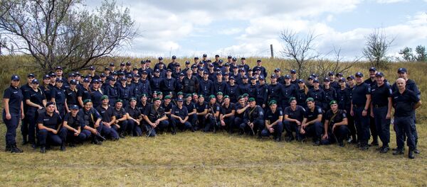 Сотрудники Пограничной полиции Молдовы продемонстрировали свои служебные навыки - Sputnik Молдова