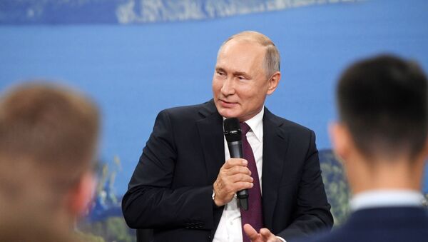 Президент РФ В. Путин принял участие в работе ВЭФ во Владивостоке - Sputnik Moldova-România
