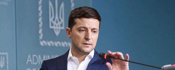 Президент Украины Владимир Зеленский во время брифинга в Киеве Президент Украины Владимир Зеленский во время брифинга в Киеве - Sputnik Moldova