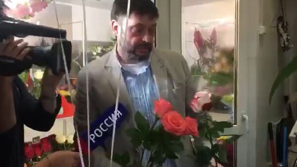 Кирилл Вышинский купил цветы маме, жене и Татьяне Москальковой  - Sputnik Moldova