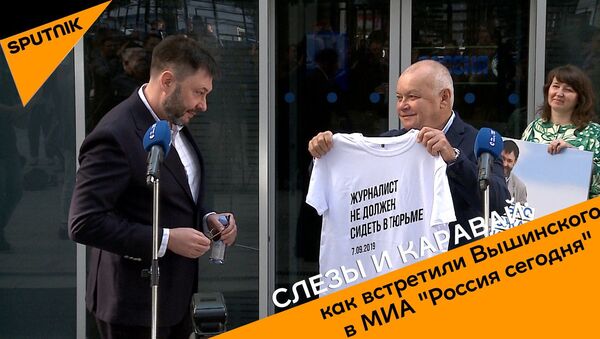 Слезы и каравай: как встретили Вышинского в МИА Россия сегодня - Sputnik Молдова