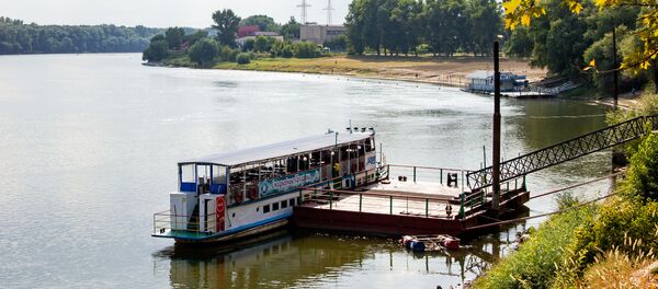 Теплоход на реке Днестр в городе Тирасполь - Sputnik Молдова