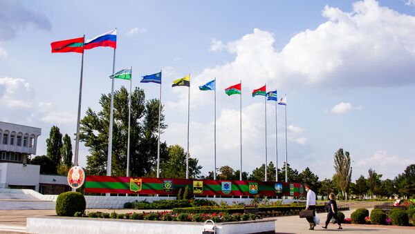 Флаги в городе Тирасполь на центральной площади - Sputnik Молдова