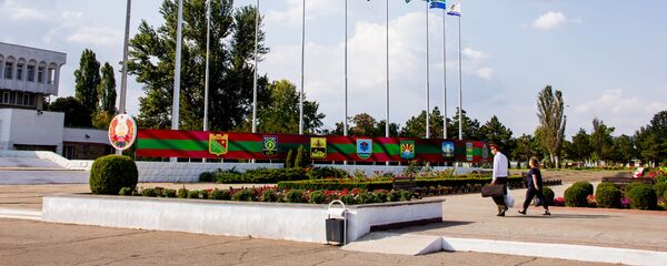 Флаги в городе Тирасполь на центральной площади - Sputnik Молдова