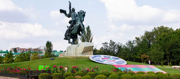 Памятник Суворову на центральной площади Тирасполя Памятник Суворову на центральной площади Тирасполя - Sputnik Молдова