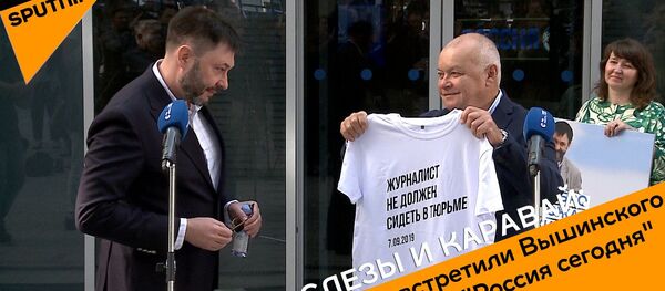 Pâine și lacrimi: Cum a fost întâmpinat Vîșinski la AIP „Rossia segodnia” Pâine și lacrimi: Cum a fost întâmpinat Vîșinski la AIP „Rossia segodnia” - Sputnik Moldova