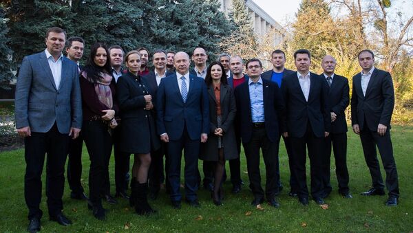 Экс-премьер Республики Молдова Валерий Стрелец со своей командой - Sputnik Молдова
