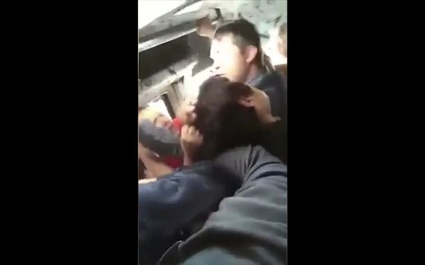 Сто строк о наболевшем: в кишиневских маршрутках можно остаться без волос и здоровья - Sputnik Молдова