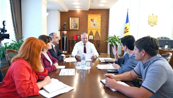 Встреча президента Молдовы Игоря Додона с членами оргкомитета фестиваля ТЭФИ-Содружество - Sputnik Молдова