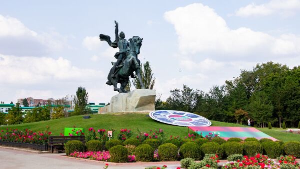 Monumentul lui Suvorov în piața centrală din Tiraspol - Sputnik Moldova