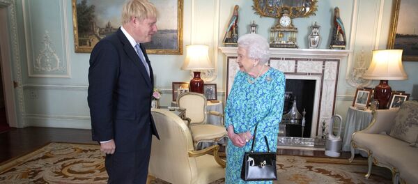 Борис Джонсон и Елизавета 2 Борис Джонсон и Елизавета 2 - Sputnik Молдова