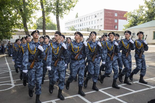 Studenții anului I de la Academia de Poliție Ștefan cel Mare. - Sputnik Молдова