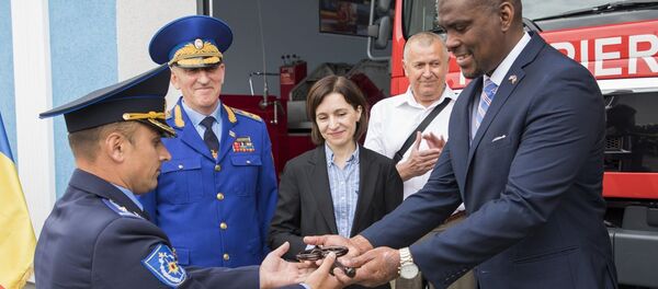 prim-ministrul Maia Sandu, alături de ambasadorul SUA, Dereck J. Hogan, a participat la inaugurarea stației de pompieri și salvatori din orașul Taraclia - Sputnik Moldova
