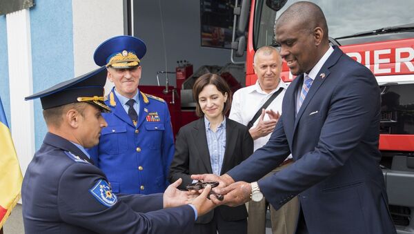 prim-ministrul Maia Sandu, alături de ambasadorul SUA, Dereck J. Hogan, a participat la inaugurarea stației de pompieri și salvatori din orașul Taraclia - Sputnik Moldova