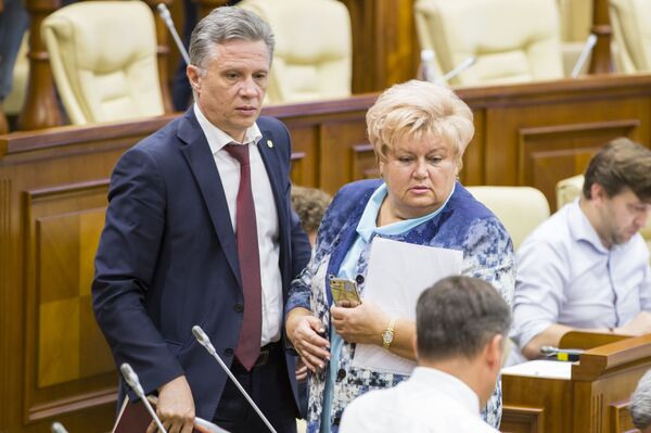 Прокуратура требует снять депутатскую неприкосновенность с Таубер и Апостоловой Прокуратура требует снять депутатскую неприкосновенность с Таубер и Апостоловой - Sputnik Молдова