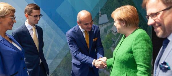 Rareș Bogdan și Angela Merkel - Sputnik Moldova-România