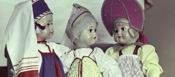 Куклы в национальных костюмах Куклы в национальных костюмах - Sputnik Молдова