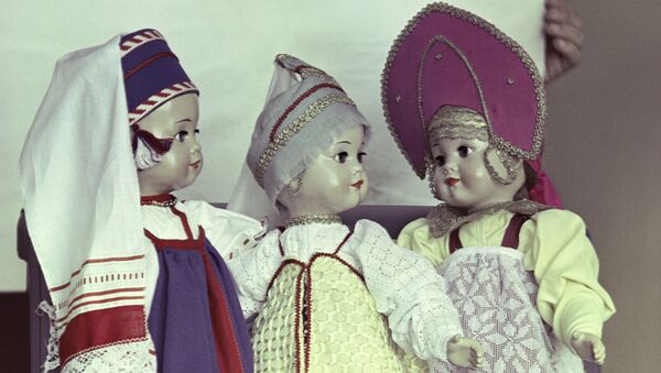 Куклы в национальных костюмах - Sputnik Молдова