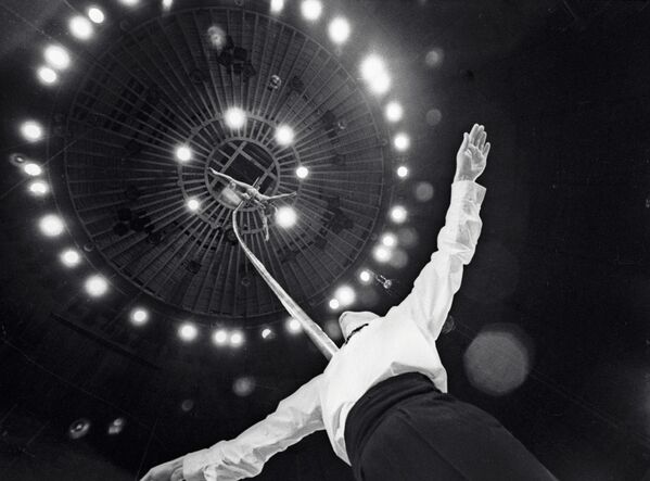 Эквилибристы Роза и Юрий Половневы выступают в Московском цирке. 1969 год - Sputnik Молдова