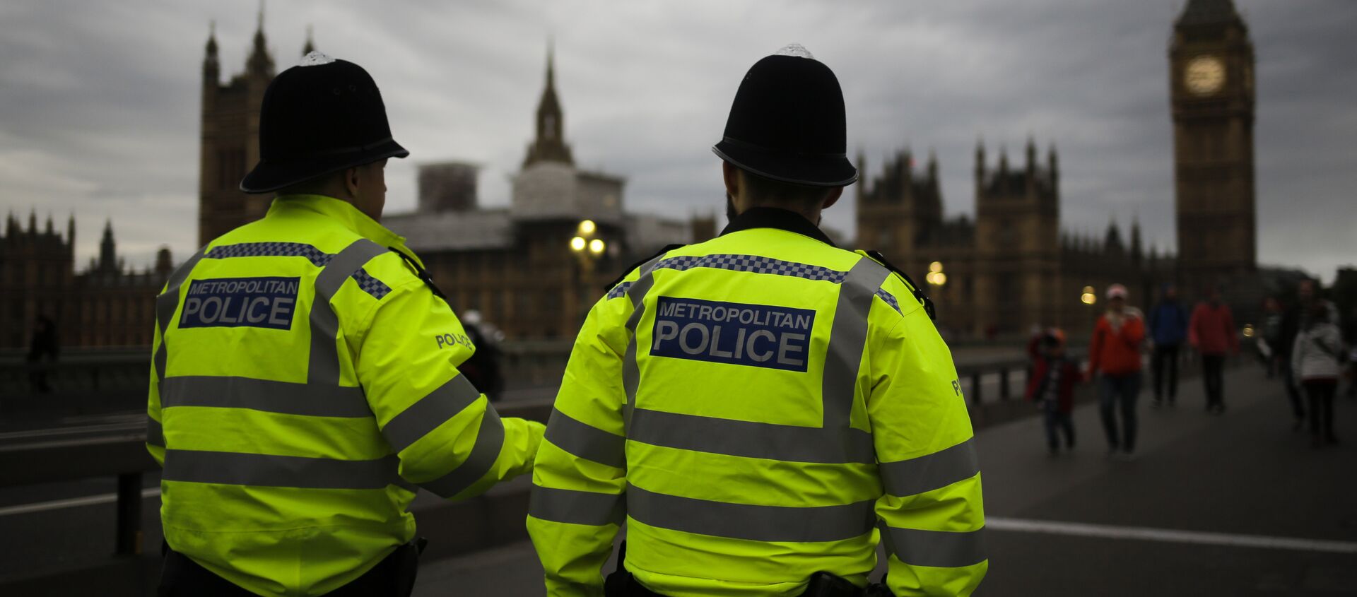 Police officers patrol Westminster Bridge with the Houses of Parliament in the background, on election day in London, Thursday, June 8, 2017.  - Sputnik Moldova-România, 1920, 04.03.2021