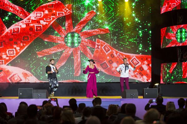 Festivalul s-a încheiat cu evoluarea trupei „DoReDos” - Sputnik Moldova