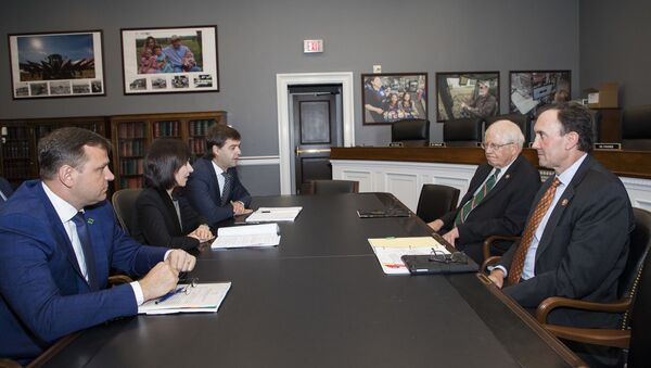 Встреча молдавской делегации во главе с премьером Майей Санду с конгресменами США - Sputnik Молдова