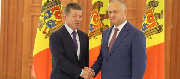 Встреча президента Молдовы Игоря Додона и вице-премьера РФ Дмитрия Козака Встреча президента Молдовы Игоря Додона и вице-премьера РФ Дмитрия Козака - Sputnik Молдова