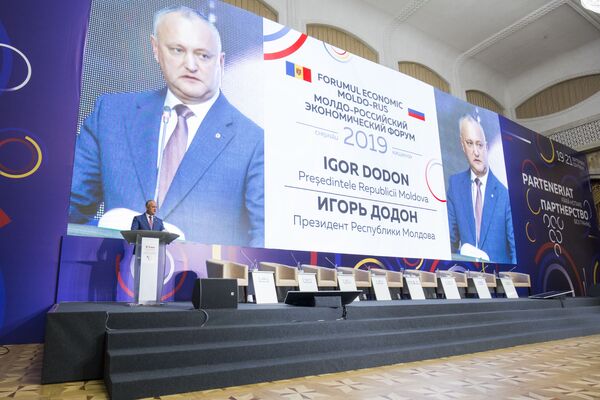 Пленарное заседание открыл президент Молдовы, который заявил, что республика возобновляет стратегическое партнерство с Россией на всех уровнях. - Sputnik Молдова