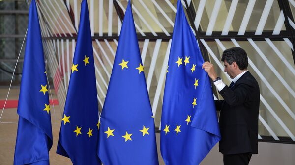 Флаги ЕС в здании Европейского Совета в Брюсселе, архивное фото - Sputnik Молдова