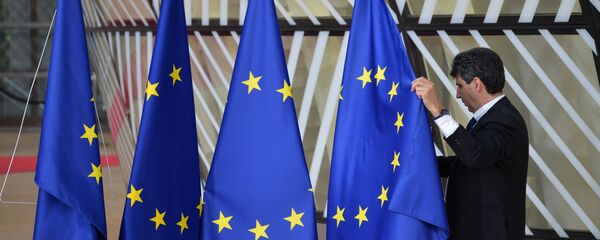 Флаги ЕС в здании Европейского Совета в Брюсселе, архивное фото - Sputnik Молдова