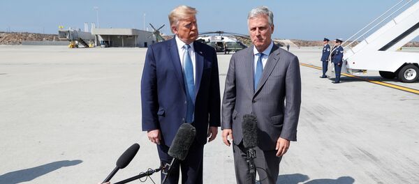 Президент США Дональд Трамп с советником по национальной безопасности Робертом О'Брайеном  - Sputnik Молдова