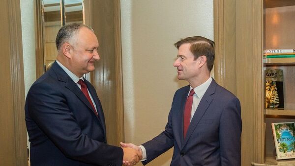 Президент Молдовы Игорь Додон и заместитель госсекретаря Дэвид Хайли - Sputnik Молдова