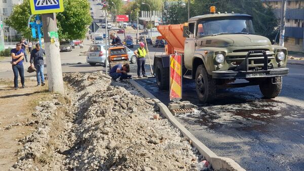 Revoltător: Iată ce mizerie fac drumarii pe strada Socoleni din Capitală – Video Revoltător: Iată ce mizerie fac drumarii pe strada Socoleni din Capitală – Video - Sputnik Moldova