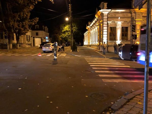 Еще одна авария в Кишиневе: автомобиль перевернулся - фото - Sputnik Молдова